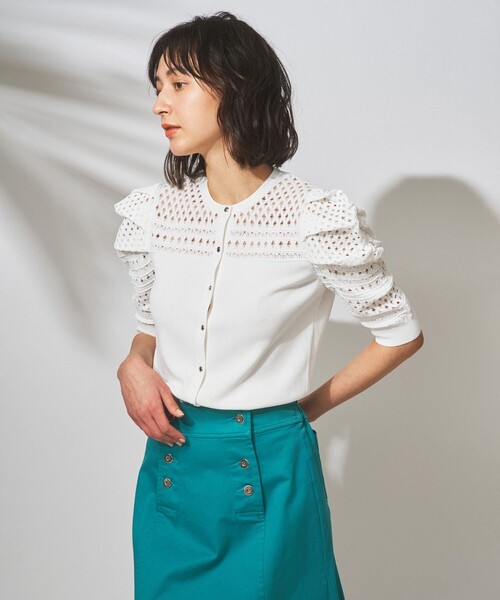 GRACE CONTINENTAL（グレースコンチネンタル）の「アイレットニットカーディガン（カーディガン/ボレロ・レディース・ホワイト/ベージュ/オレンジ・36）」の2枚目の写真