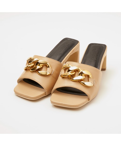 chumchum(チャムチャム)の「スクエアチェーンプレートサンダル(サンダル・レディース・ブラック/ホワイト/ベージュ・S/M/L/LL)」の1枚目の写真