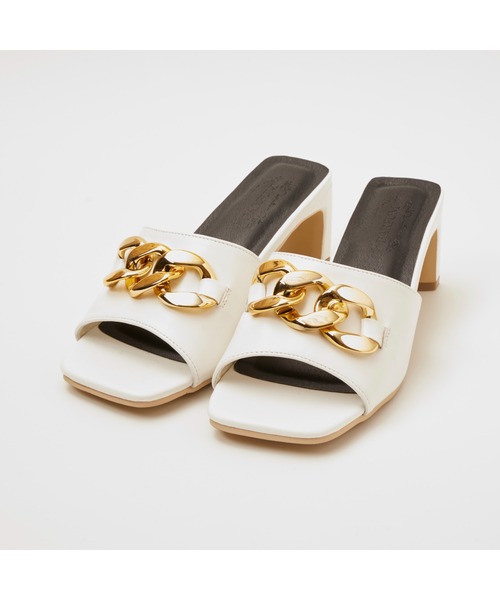 chumchum(チャムチャム)の「スクエアチェーンプレートサンダル(サンダル・レディース・ブラック/ホワイト/ベージュ・S/M/L/LL)」の2枚目の写真