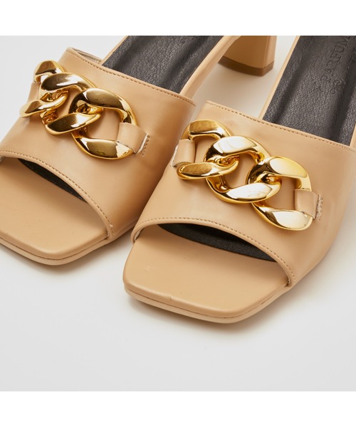 chumchum(チャムチャム)の「スクエアチェーンプレートサンダル(サンダル・レディース・ブラック/ホワイト/ベージュ・S/M/L/LL)」の4枚目の写真