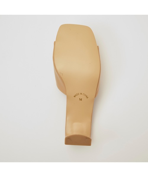 chumchum(チャムチャム)の「スクエアチェーンプレートサンダル(サンダル・レディース・ブラック/ホワイト/ベージュ・S/M/L/LL)」の7枚目の写真