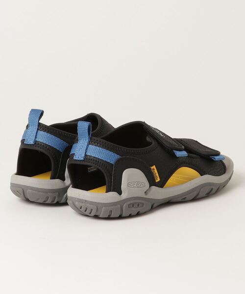 KEEN（キーン）の「KNOTCH CREEK OT / ノッチ クリーク オーティー / キッズ サンダル（サンダル・キッズ・ブラック・23.5cm/22.5cm/21cm/22cm/20cm）」の2枚目の写真