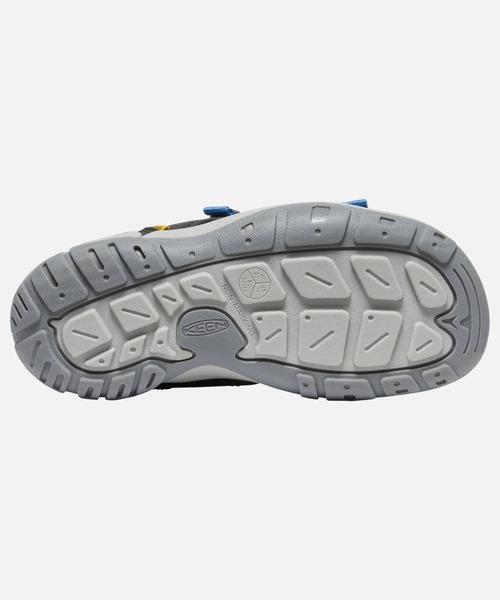 KEEN（キーン）の「KNOTCH CREEK OT / ノッチ クリーク オーティー / キッズ サンダル（サンダル・キッズ・ブラック・23.5cm/22.5cm/21cm/22cm/20cm）」の8枚目の写真
