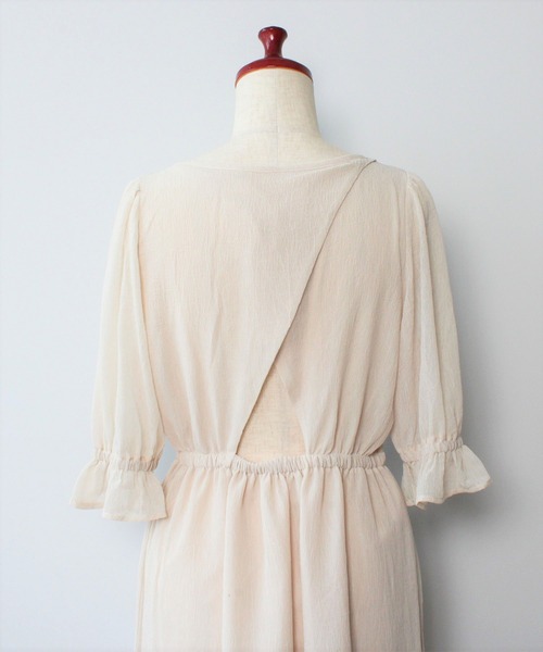 toucher du brise(トゥシェドブリーズ)の「【yuririnコラボ】キャンディースリーブティアードワンピース(ワンピース・レディース・ブラック/オフホワイト/ベージュ・M)」の11枚目の写真