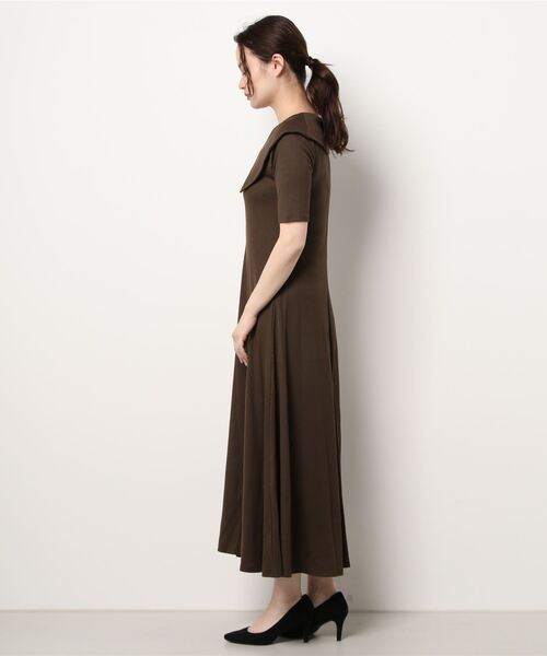 ADIRA（アディラ）の「ビッグカラーカットリブワンピ（ワンピース・レディース・ブラウン/アイボリー/オレンジ・MEDIUM）」の11枚目の写真