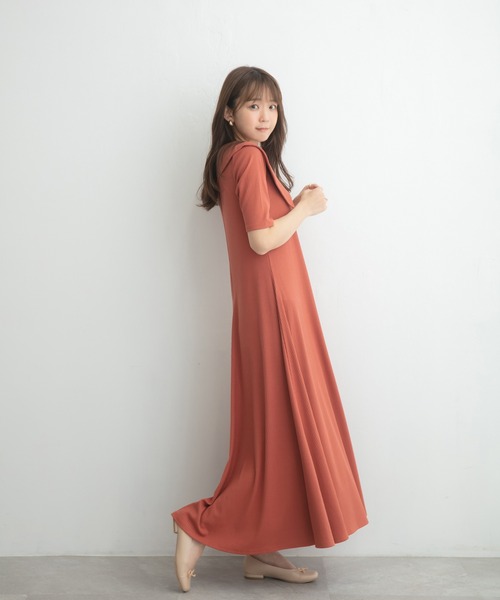 ADIRA（アディラ）の「ビッグカラーカットリブワンピ（ワンピース・レディース・ブラウン/アイボリー/オレンジ・MEDIUM）」の18枚目の写真