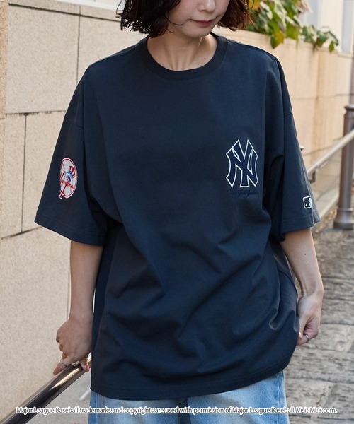 MLB（メジャーリーグベースボール）の「MLB/メジャーリーグベースボール 別注 ワッペン刺繍 ビッグシルエット半袖Tシャツ（Tシャツ/カットソー・メンズ・ダークグリーン/ホワイト/ライトグレー/チャコール/ダークブラウン/ブラック/ホワイト系/ネイビー/グレー系/グレー系1/ネイビー系/グレイッシュベージュ/スミクロ/イエロー/オフホワイト/チャコールグレー/ピンク・M/L/S）」の7枚目の写真