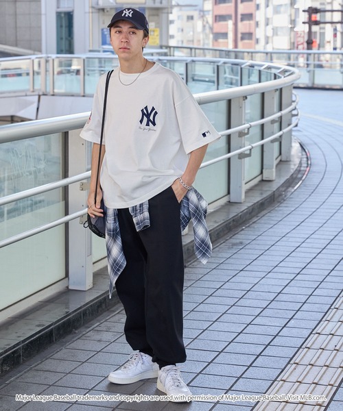 MLB（メジャーリーグベースボール）の「MLB/メジャーリーグベースボール 別注 ワッペン刺繍 ビッグシルエット半袖Tシャツ（Tシャツ/カットソー）」｜詳細画像