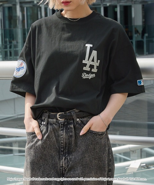 MLB（メジャーリーグベースボール）の「MLB/メジャーリーグベースボール 別注 ワッペン刺繍 ビッグシルエット半袖Tシャツ（Tシャツ/カットソー）」｜詳細画像