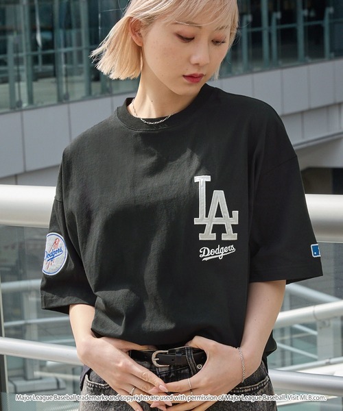 MLB（メジャーリーグベースボール）の「MLB/メジャーリーグベースボール 別注 ワッペン刺繍 ビッグシルエット半袖Tシャツ（Tシャツ/カットソー）」｜詳細画像