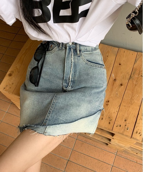 by muni:r（バイ ムニール）の「斜線ダメージデニムスカート（デニムスカート・レディース・ブルー・SMALL/MEDIUM）」の11枚目の写真