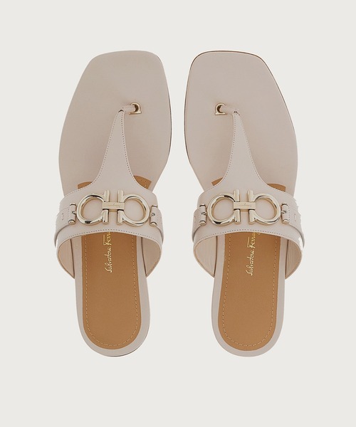 FERRAGAMO(フェラガモ)の「サンダル(サンダル・レディース・オフホワイト・6/6.5/7/5.5)」の5枚目の写真