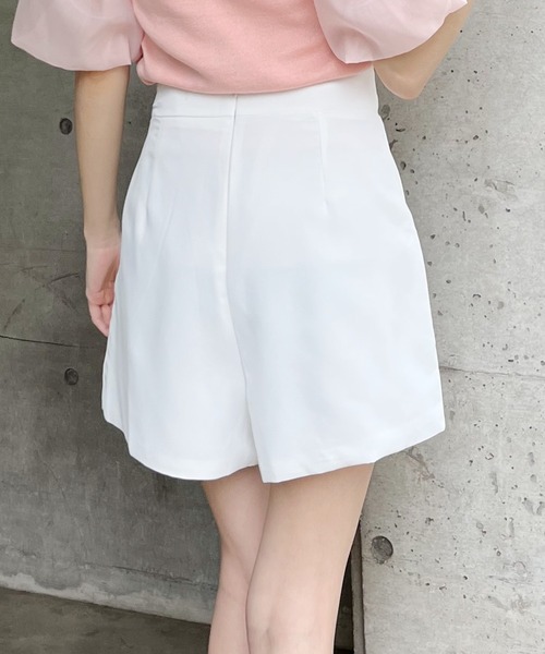 MIIA(ミーア)の「フロントボタンハイウエストショートパンツ(その他パンツ・レディース・ブラック/オフホワイト・FREE)」の6枚目の写真