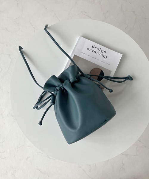 AS KNOW AS plus（アズノゥアズプラス）の「エコレザー巾着バッグ【ZOZOTOWN限定アイテム】（ショルダーバッグ・レディース・ブラック/ブラウン/モカ/ブルーグリーン/ブルー/ボルドー/ホワイト/イエロー/チャコールグレー/マスタード/シルバー/レッド/ブラウン系/アイボリー・FREE）」の10枚目の写真