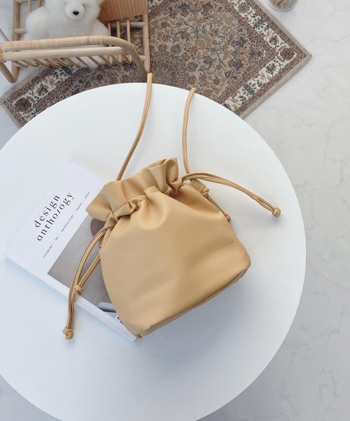 AS KNOW AS plus（アズノゥアズプラス）の「エコレザー巾着バッグ【ZOZOTOWN限定アイテム】（ショルダーバッグ・レディース・ブラック/ブラウン/モカ/ブルーグリーン/ブルー/ボルドー/ホワイト/イエロー/チャコールグレー/マスタード/シルバー/レッド/ブラウン系/アイボリー・FREE）」の11枚目の写真