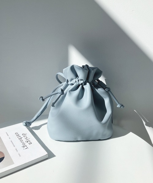 AS KNOW AS plus（アズノゥアズプラス）の「エコレザー巾着バッグ【ZOZOTOWN限定アイテム】（ショルダーバッグ・レディース・ブラック/ブラウン/モカ/ブルーグリーン/ブルー/ボルドー/ホワイト/イエロー/チャコールグレー/マスタード/シルバー/レッド/ブラウン系/アイボリー・FREE）」の9枚目の写真