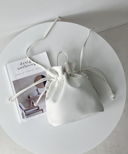 as couture アズ・クチュール　巾着バッグ　定価約3万　新品未使用 女性が持ちたい、 柔らかで軽やかな黒い革バッグ。注目の