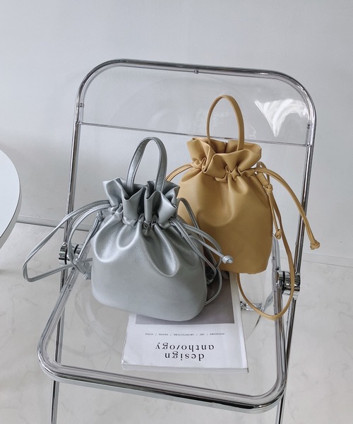 as couture アズ・クチュール　巾着バッグ　定価約3万　新品未使用 女性が持ちたい、 柔らかで軽やかな黒い革バッグ。注目の