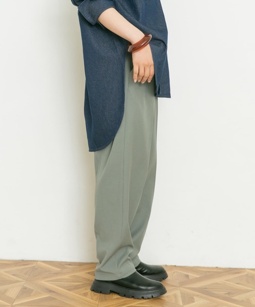 UR Lab.（アーバンリサーチラボ）の「カラフルテーパードパンツ（その他パンツ・レディース・ブラック/ベージュ/ブラウン/グレー/ブルー・MEDIUM/SMALL）」の7枚目の写真