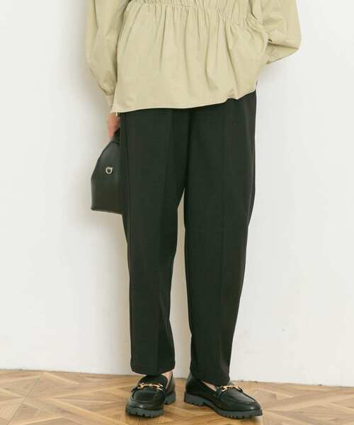 UR Lab.（アーバンリサーチラボ）の「カラフルテーパードパンツ（その他パンツ・レディース・ブラック/ベージュ/ブラウン/グレー/ブルー・MEDIUM/SMALL）」の10枚目の写真