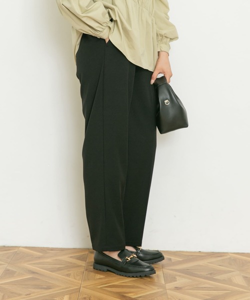 UR Lab.（アーバンリサーチラボ）の「カラフルテーパードパンツ（その他パンツ・レディース・ブラック/ベージュ/ブラウン/グレー/ブルー・MEDIUM/SMALL）」の11枚目の写真