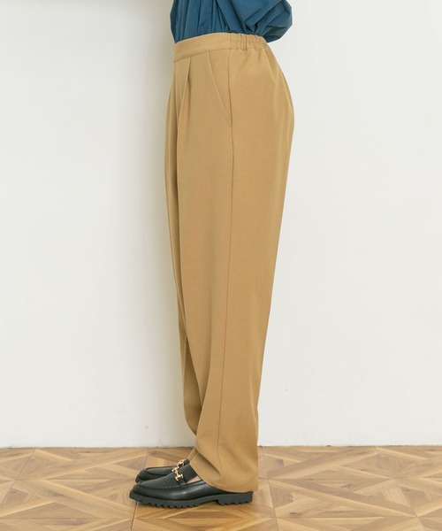 UR Lab.（アーバンリサーチラボ）の「カラフルテーパードパンツ（その他パンツ・レディース・ブラック/ベージュ/ブラウン/グレー/ブルー・MEDIUM/SMALL）」の20枚目の写真