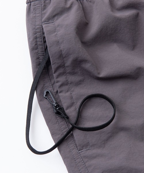 UNIIT（ユニット）の「【UNIIT/ユニット】撥水　ビッグシルエット　ナイロン　裏総メッシュ　ワイド　トラックパンツ　セットアップ対応可能アイテム（その他パンツ・メンズ・チャコールグレー/ブラック/ブルー/グリーン・MEDIUM/LARGE/X-LARGE）」の13枚目の写真