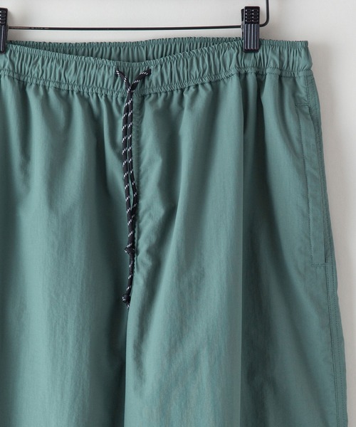 UNIIT（ユニット）の「【UNIIT/ユニット】撥水　ビッグシルエット　ナイロン　裏総メッシュ　ワイド　トラックパンツ　セットアップ対応可能アイテム（その他パンツ・メンズ・チャコールグレー/ブラック/ブルー/グリーン・MEDIUM/LARGE/X-LARGE）」の7枚目の写真