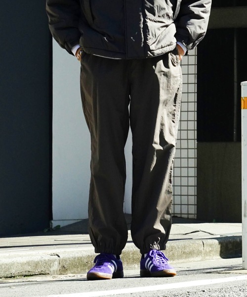 UNIIT（ユニット）の「【UNIIT/ユニット】撥水　ビッグシルエット　ナイロン　裏総メッシュ　ワイド　トラックパンツ　セットアップ対応可能アイテム（その他パンツ・メンズ・チャコールグレー/ブラック/ブルー/グリーン・MEDIUM/LARGE/X-LARGE）」の21枚目の写真