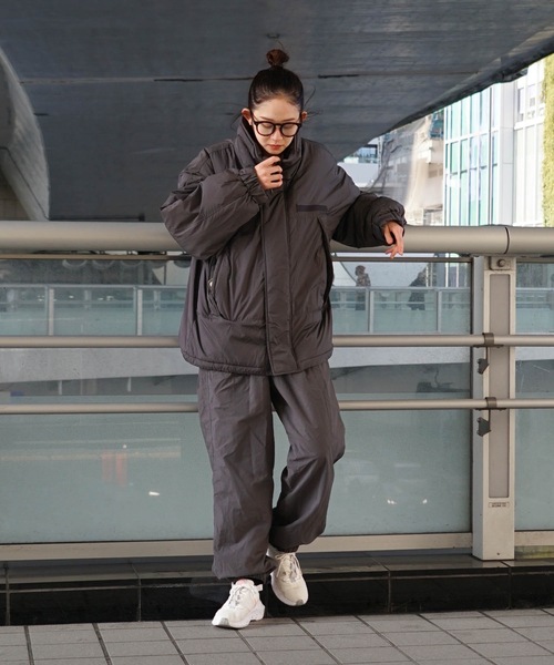 UNIIT（ユニット）の「【UNIIT/ユニット】撥水　ビッグシルエット　ナイロン　裏総メッシュ　ワイド　トラックパンツ　セットアップ対応可能アイテム（その他パンツ・メンズ・チャコールグレー/ブラック/ブルー/グリーン・MEDIUM/LARGE/X-LARGE）」の16枚目の写真