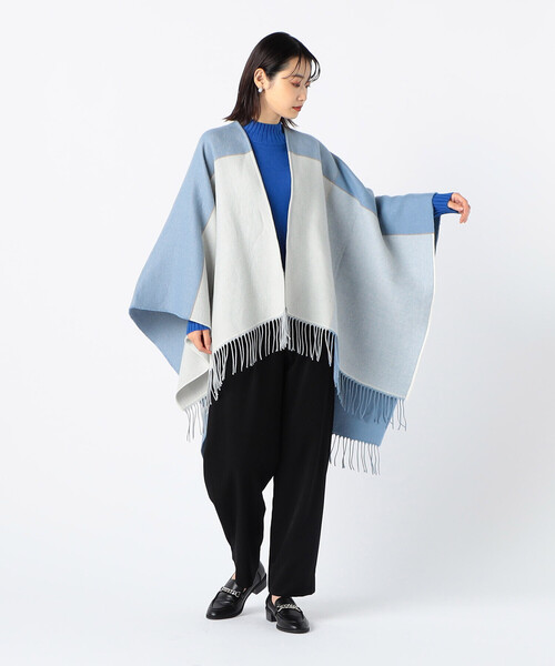 MONO　COMME CA（モノコムサ）の「ポンチョストール（ストール/ショール・レディース・ベージュ/ブラック系/サックスブルー・FREE）」の3枚目の写真