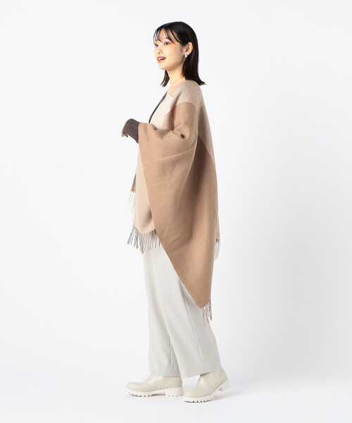 MONO　COMME CA（モノコムサ）の「ポンチョストール（ストール/ショール・レディース・ベージュ/ブラック系/サックスブルー・FREE）」の5枚目の写真