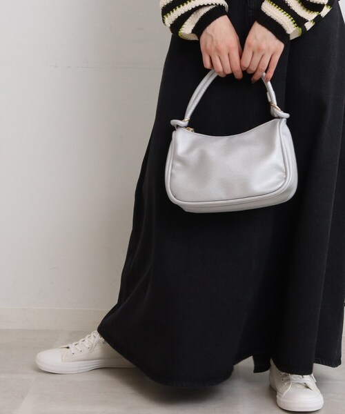 SHOO・LA・RUE（シューラルー）の「◆ノットハンドルハーフムーンショルダーバッグ【2WAY】（ショルダーバッグ・レディース・ブラック/シルバー/グリーン/サンドベージュ・00）」の21枚目の写真