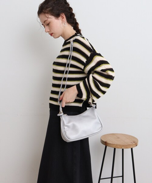 SHOO・LA・RUE（シューラルー）の「◆ノットハンドルハーフムーンショルダーバッグ【2WAY】（ショルダーバッグ・レディース・ブラック/シルバー/グリーン/サンドベージュ・00）」の19枚目の写真