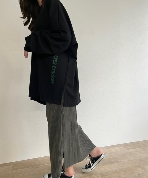 ISOOK(アイスー)の「【ZOZO限定】Back print loose tops / バックプリントルーズトップス(Tシャツ/カットソー・レディース・グレー/ブラック・FREE)」の3枚目の写真