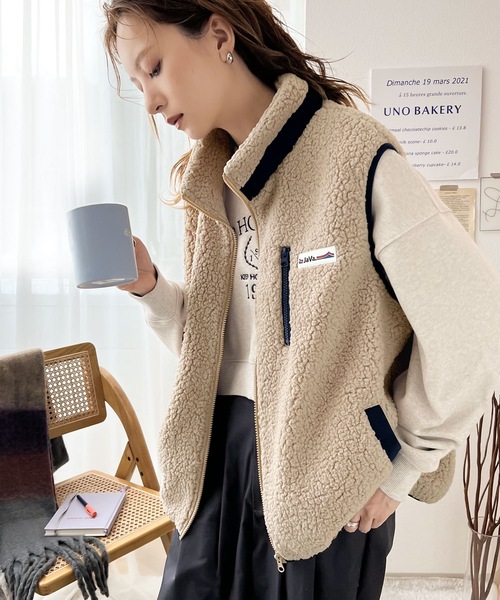 Java(ジャバ)の「《JaVa ジャバコラボ》カジュアルアップに使える。ふわもこ配色ボアベスト(ベスト・レディース・パープル/ベージュ/アイボリー・X-LARGE/MEDIUM/LARGE)」の4枚目の写真