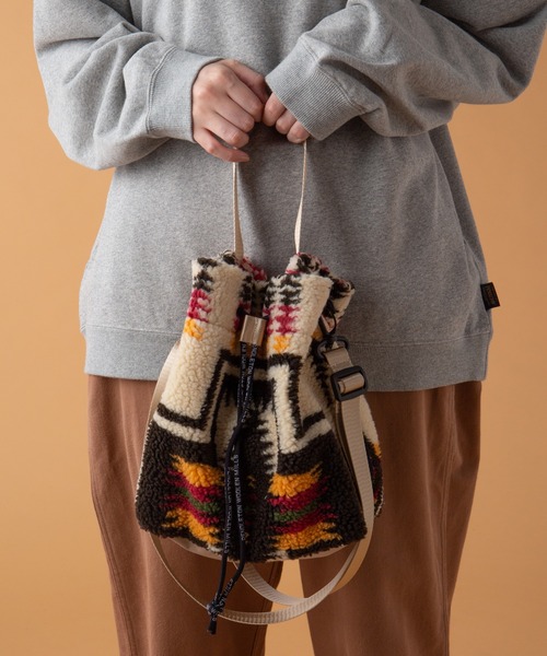 PENDLETON(ペンドルトン)の「ボア ドロー ポーチ(ショルダーバッグ・メンズ・オフホワイト/キャメル/ブラック・ONESIZE)」の2枚目の写真