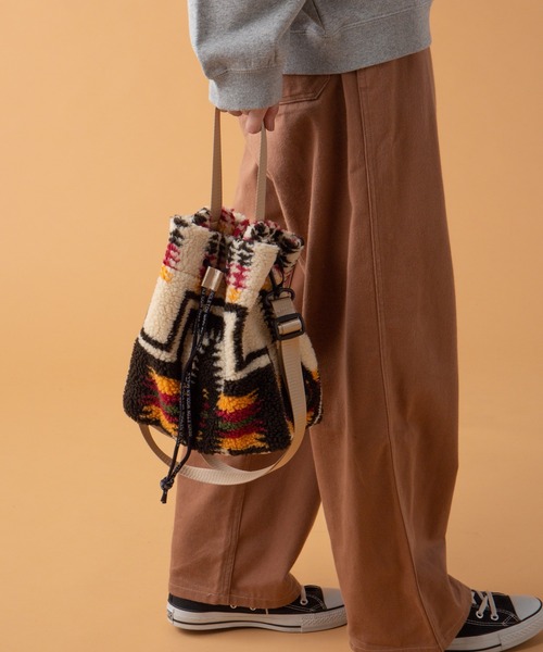 PENDLETON(ペンドルトン)の「ボア ドロー ポーチ(ショルダーバッグ・メンズ・オフホワイト/キャメル/ブラック・ONESIZE)」の12枚目の写真
