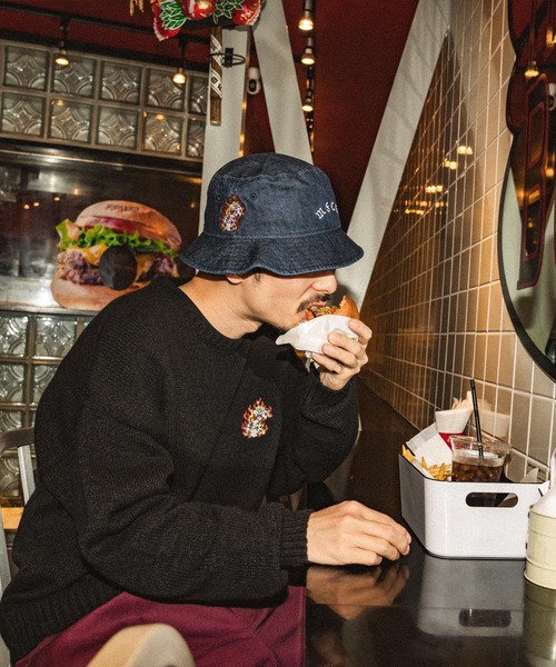 MFC STORE(エムエフシーストア)の「MFC STORE M$ DICE FLAME EMBROIDERY CREW KNIT(ニット/セーター・メンズ・ブラック・M/L/XL/XXL)」の2枚目の写真