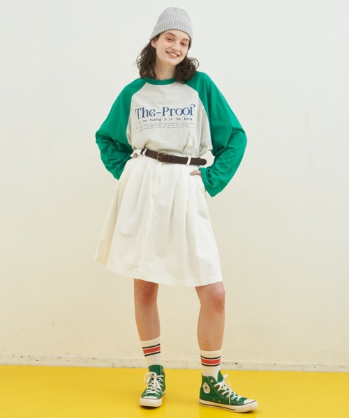 MERLOT(メルロー)の「オーバーサイズスリットロゴラグランT(Tシャツ/カットソー・レディース・グレー/ホワイト・FREE)」の16枚目の写真