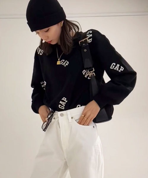 GAP ロゴ クロップドスウェット GAP（ギャップ）の「Gapロゴ クロップドスウェット・トレーナー