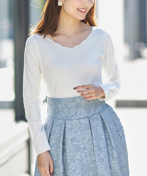tocco closet（トッコ　クローゼット）の「スカラネック刺繍ニットプルオーバー（ニット/セーター・レディース・ピンクベージュ/ブラック/オフホワイト・M）」の4枚目の写真