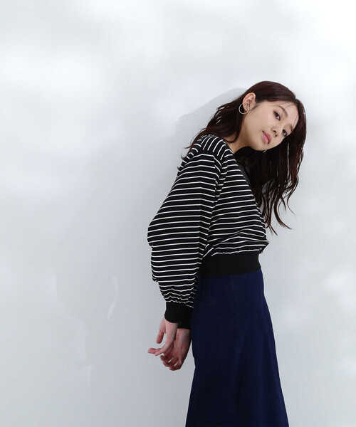 NATURAL BEAUTY BASIC（ナチュラルビューティーベーシック）の「クロップドボーダーニット（ニット/セーター・レディース・ホワイト系その他/ブラック系その他/パープル系その他・FREE）」の2枚目の写真