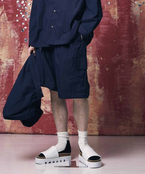 MAISON SPECIAL（メゾンスペシャル）の「《ユニセックスアイテム》【FACT FASHION】ハイパーウォータープルーフタフタ2WAYプライムワイドカーゴパンツ【MAISON SPECIAL/メゾンスペシャル】■セットアップ対応■（カーゴパンツ・メンズ・オフホワイト/カーキ/ネイビー/ブラック・1/0）」の4枚目の写真