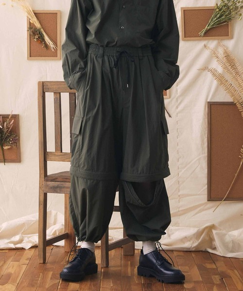 MAISON SPECIAL（メゾンスペシャル）の「《ユニセックスアイテム》【FACT FASHION】ハイパーウォータープルーフタフタ2WAYプライムワイドカーゴパンツ【MAISON SPECIAL/メゾンスペシャル】■セットアップ対応■（カーゴパンツ・メンズ・オフホワイト/カーキ/ネイビー/ブラック・1/0）」の9枚目の写真