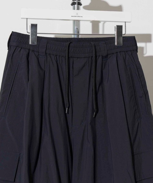 MAISON SPECIAL（メゾンスペシャル）の「《ユニセックスアイテム》【FACT FASHION】ハイパーウォータープルーフタフタ2WAYプライムワイドカーゴパンツ【MAISON SPECIAL/メゾンスペシャル】■セットアップ対応■（カーゴパンツ・メンズ・オフホワイト/カーキ/ネイビー/ブラック・1/0）」の15枚目の写真