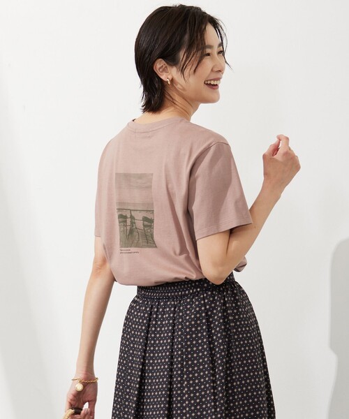 J.PRESS(ジェイプレス)の「バック フォト Tシャツ(Tシャツ/カットソー・レディース・ベージュ系/ホワイト系/ピンク系/ライトグリーン系・LARGE/MEDIUM)」の4枚目の写真