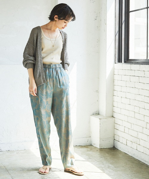 URBAN RESEARCH(アーバンリサーチ)の「透かし柄ガウンカーディガン(カーディガン/ボレロ・レディース・チャコールグレー/アイボリー/ライトカーキ・FREE)」の12枚目の写真