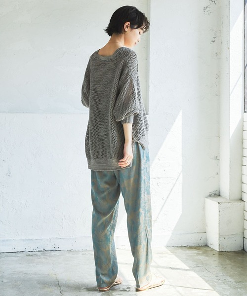 URBAN RESEARCH(アーバンリサーチ)の「透かし柄ガウンカーディガン(カーディガン/ボレロ・レディース・チャコールグレー/アイボリー/ライトカーキ・FREE)」の8枚目の写真