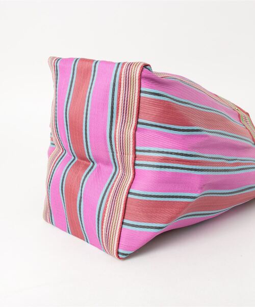 NE QUITTEZ PAS!（ヌキテパ）の「(ne Quittez pas)マルチストライプメッシュワイドトートバッグ（トートバッグ・レディース・ピンク/イエロー・FREE）」の4枚目の写真